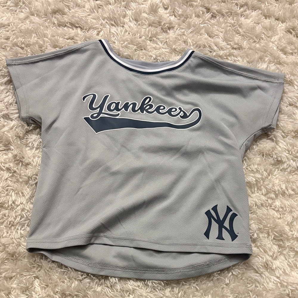 Women’s New York Yankees Cropped Baby Tee